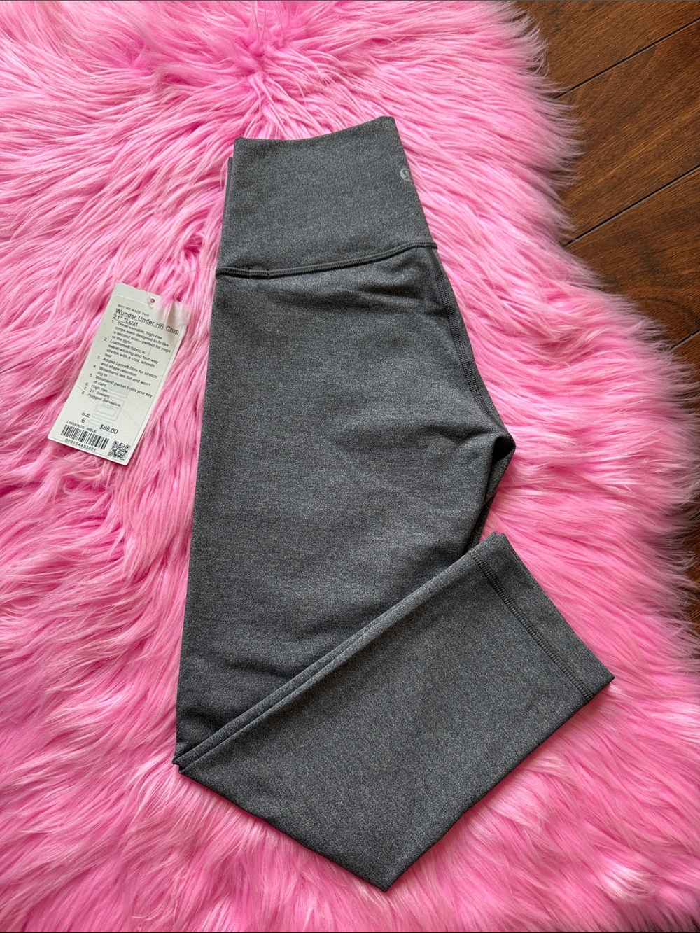 Size 6 Lululemon Wunder Under Crop (High-Rise) *Luxtreme 21"
Heathered Black